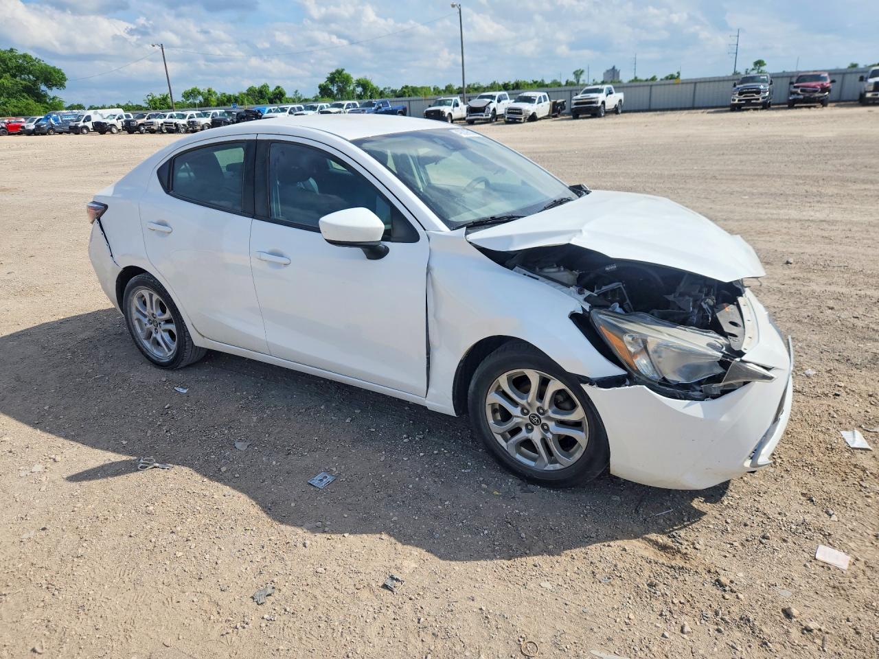 Toyota Yaris Base