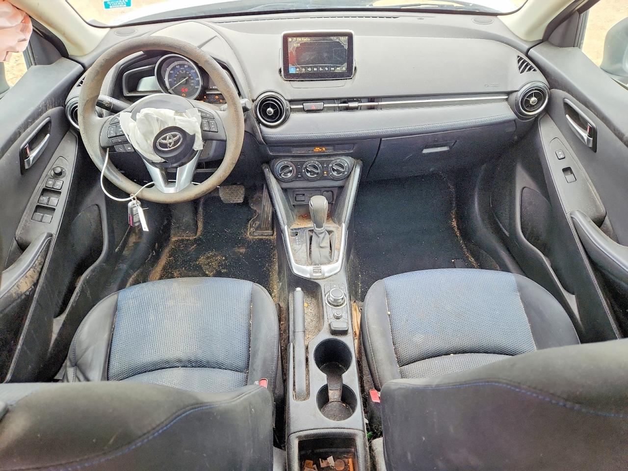 Toyota Yaris Base