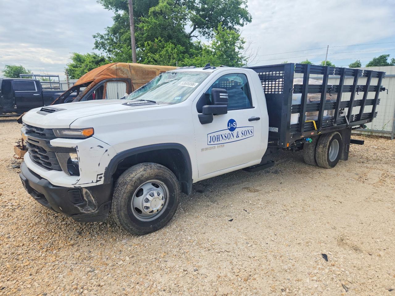 Salvage Chevrolet Silverado Image