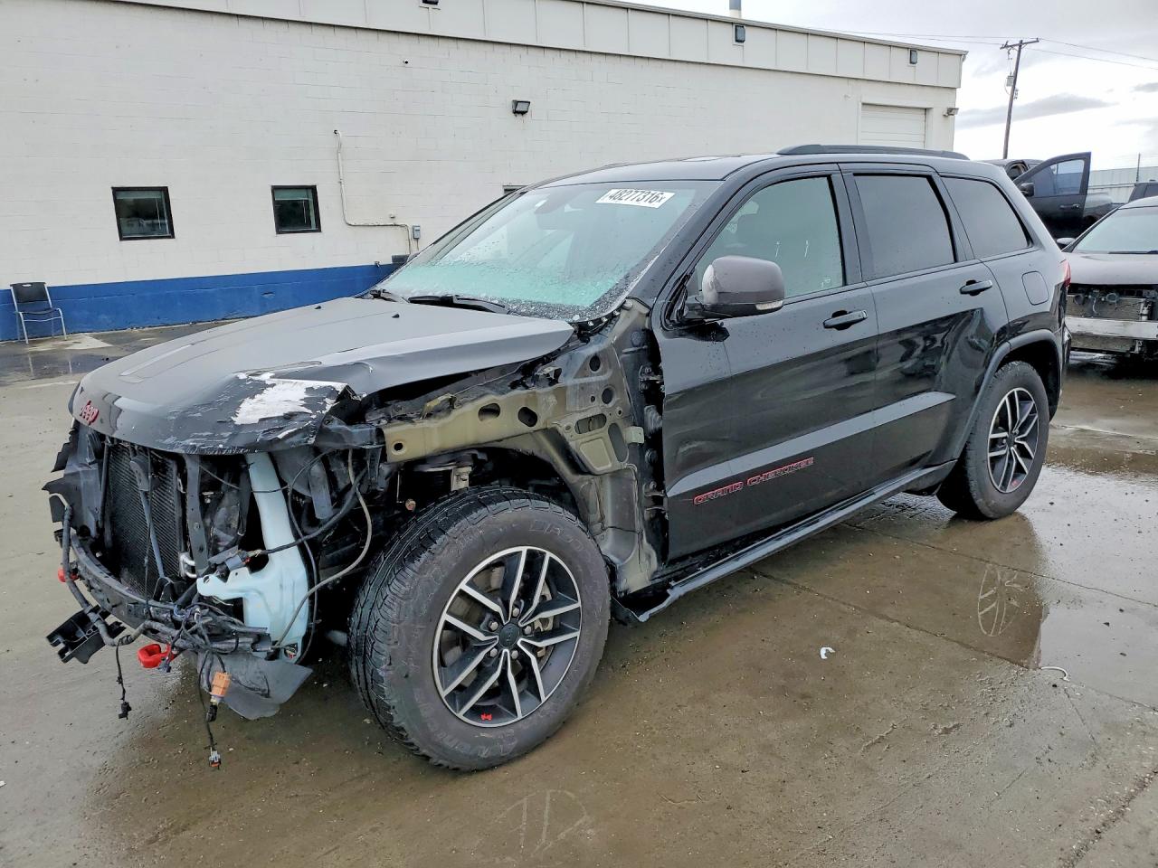 Salvage Jeep Cherokee Image