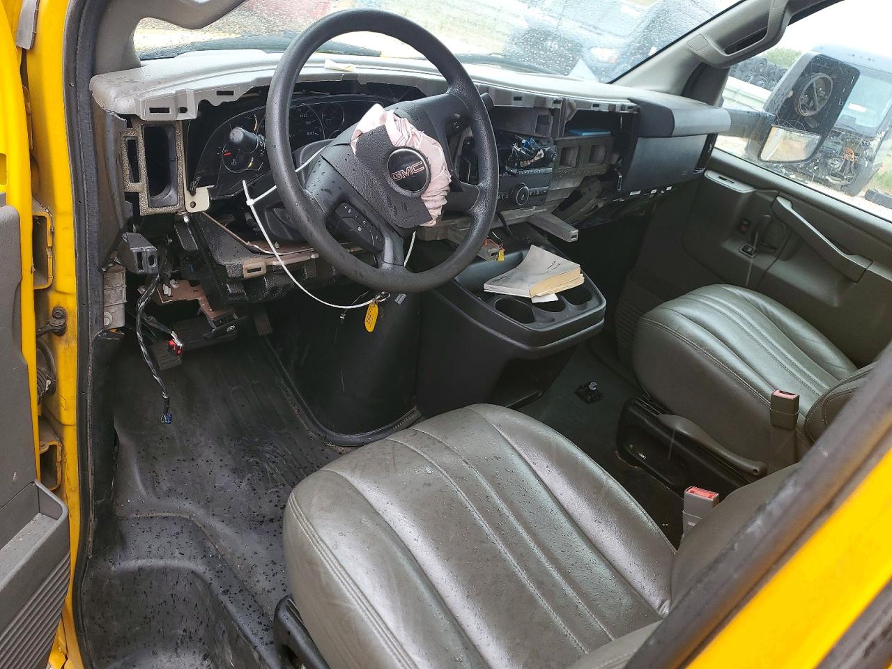 GMC Savana Cutaway G3500