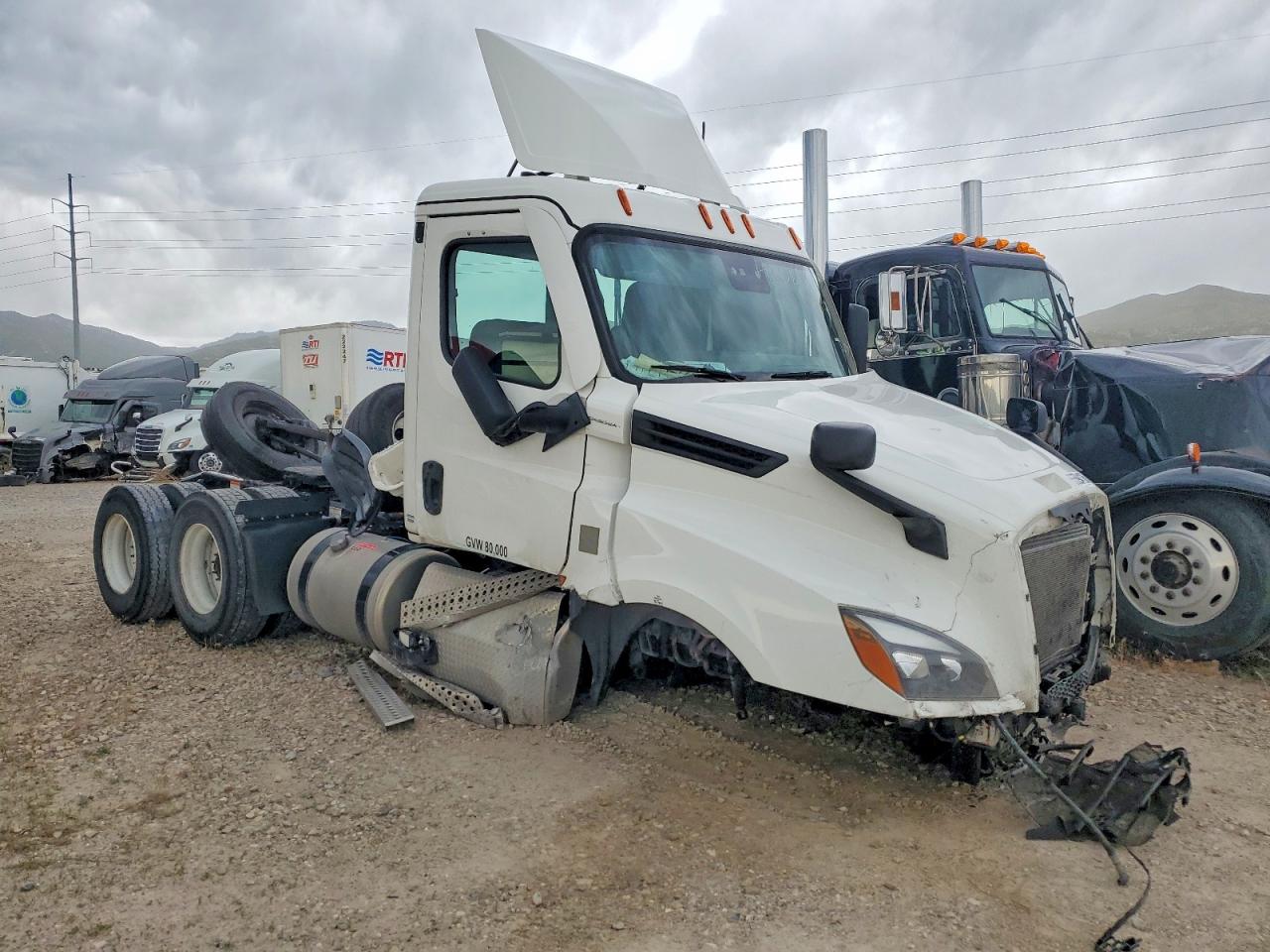 Salvage Freightliner Cascadia 126 Image