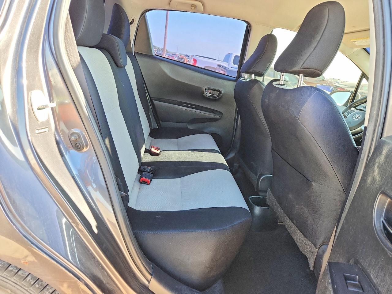 Toyota Yaris 5-door Le
