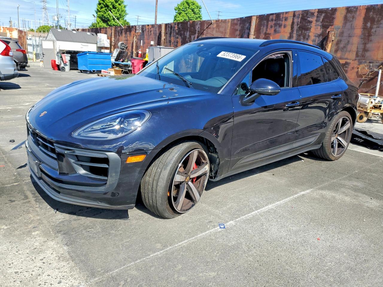 Salvage Porsche Macan Image