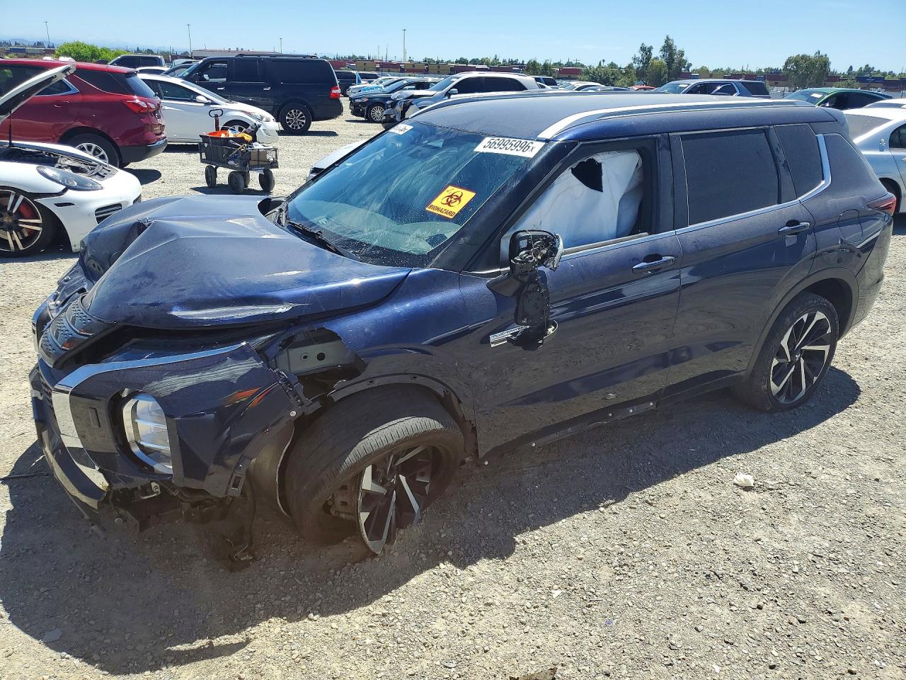 Salvage Mitsubishi Outlander Image