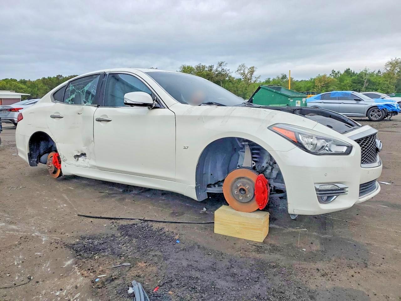 INFINITI Q70 3.7 Luxe