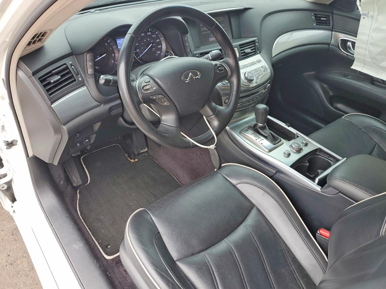 INFINITI Q70 3.7 Luxe