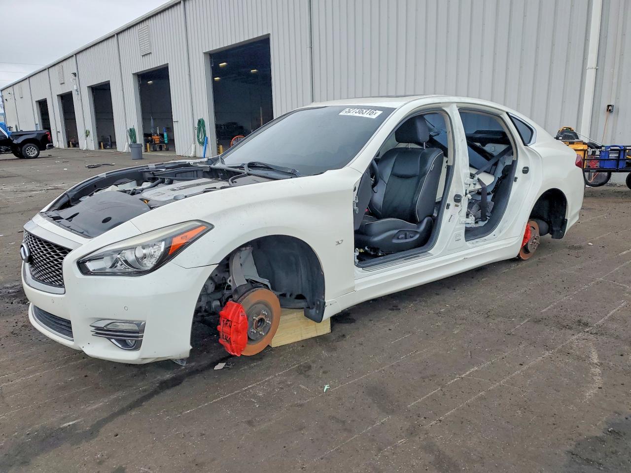 Salvage INFINITI Q70 Image
