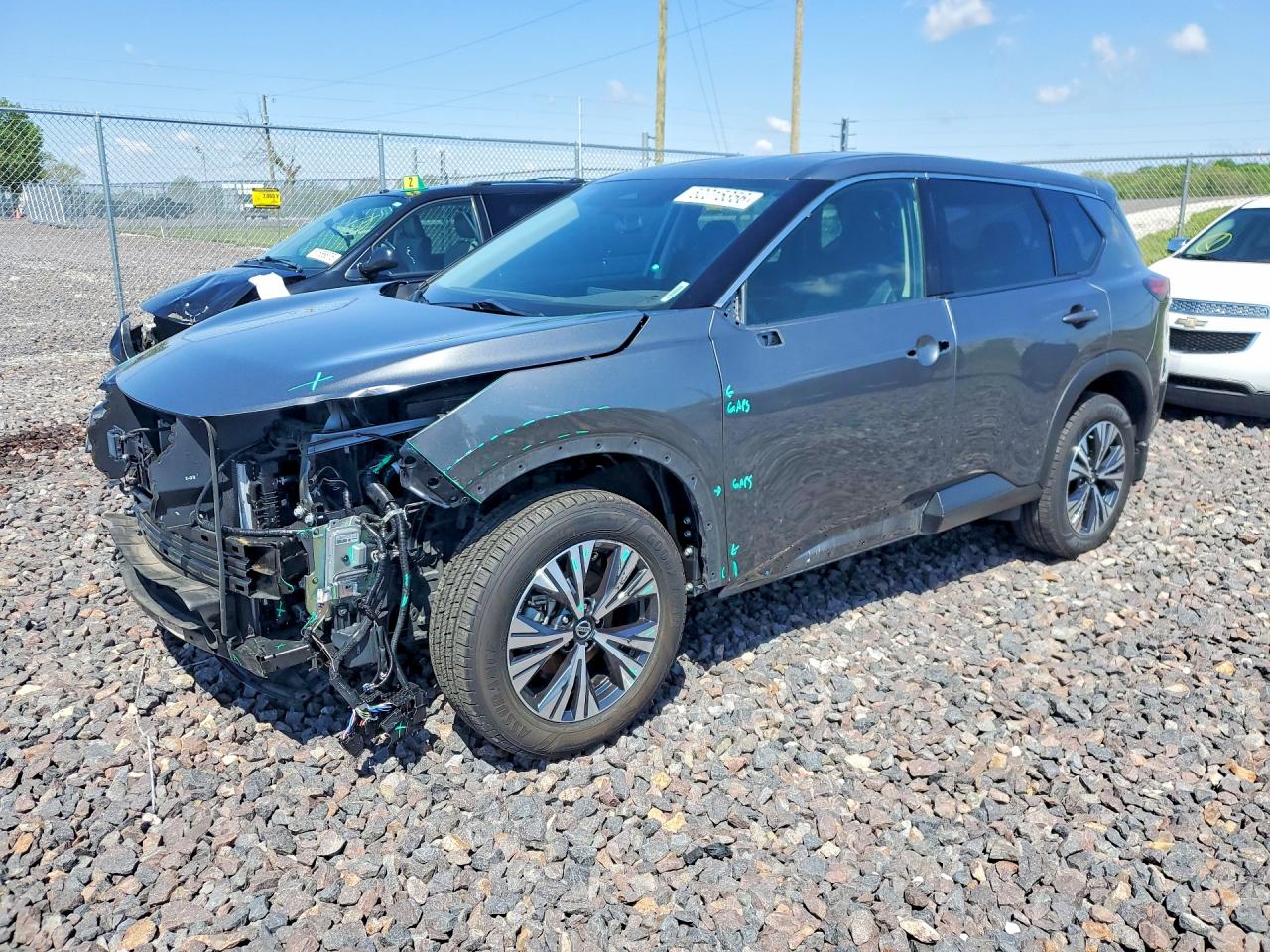 Salvage Nissan Rogue Image