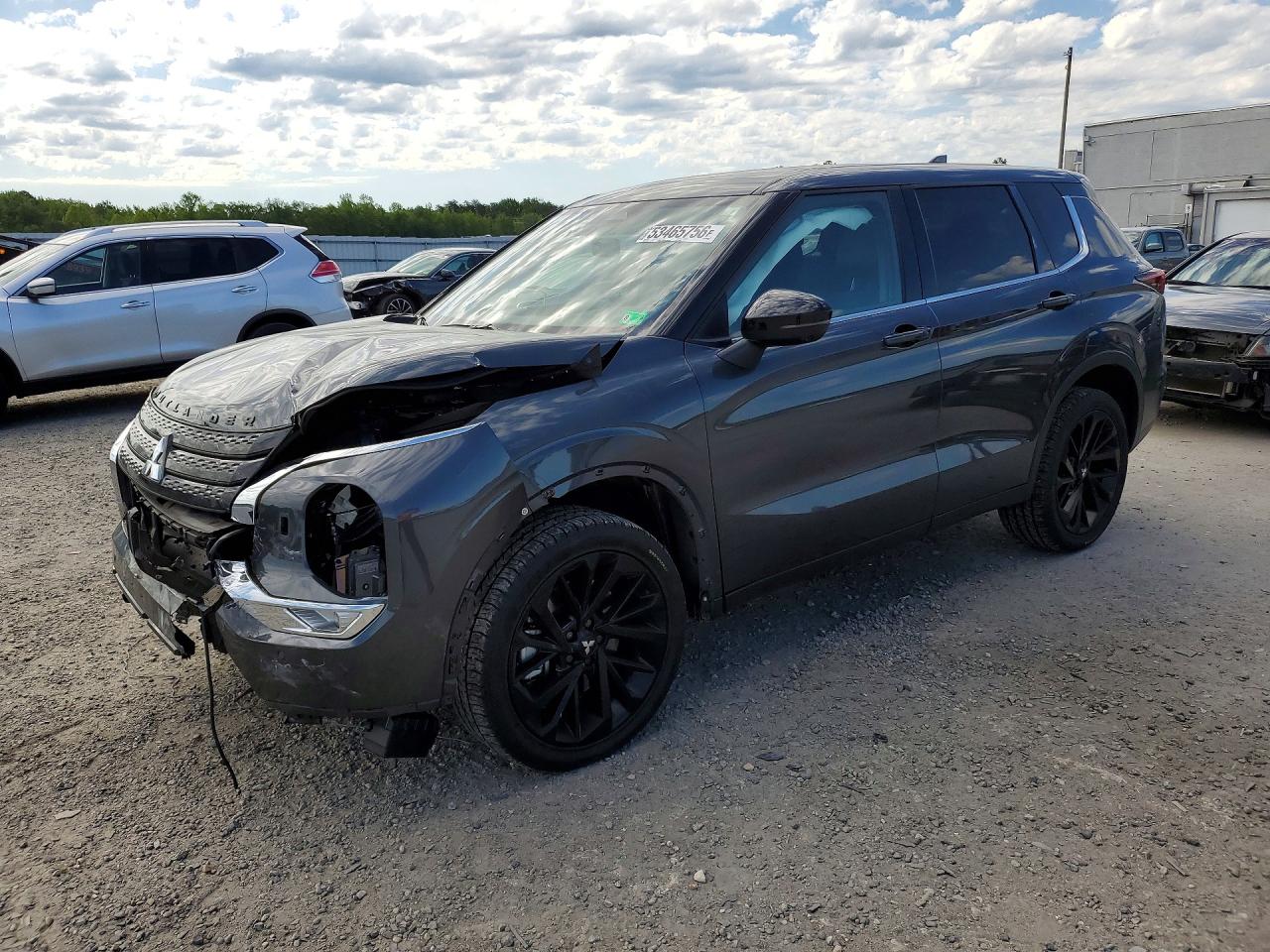 Salvage Mitsubishi Outlander Image