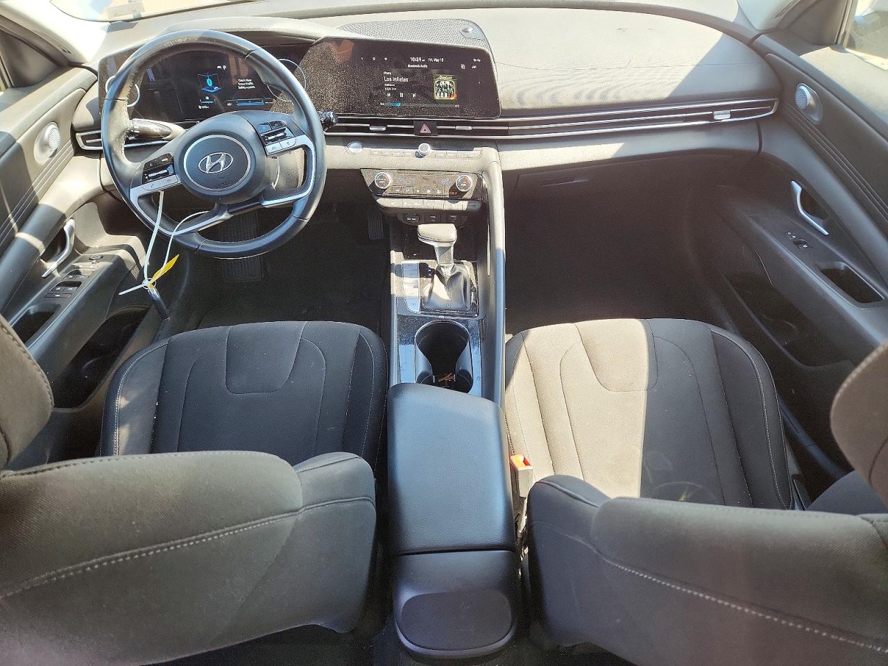 Hyundai ELANTRA Sel