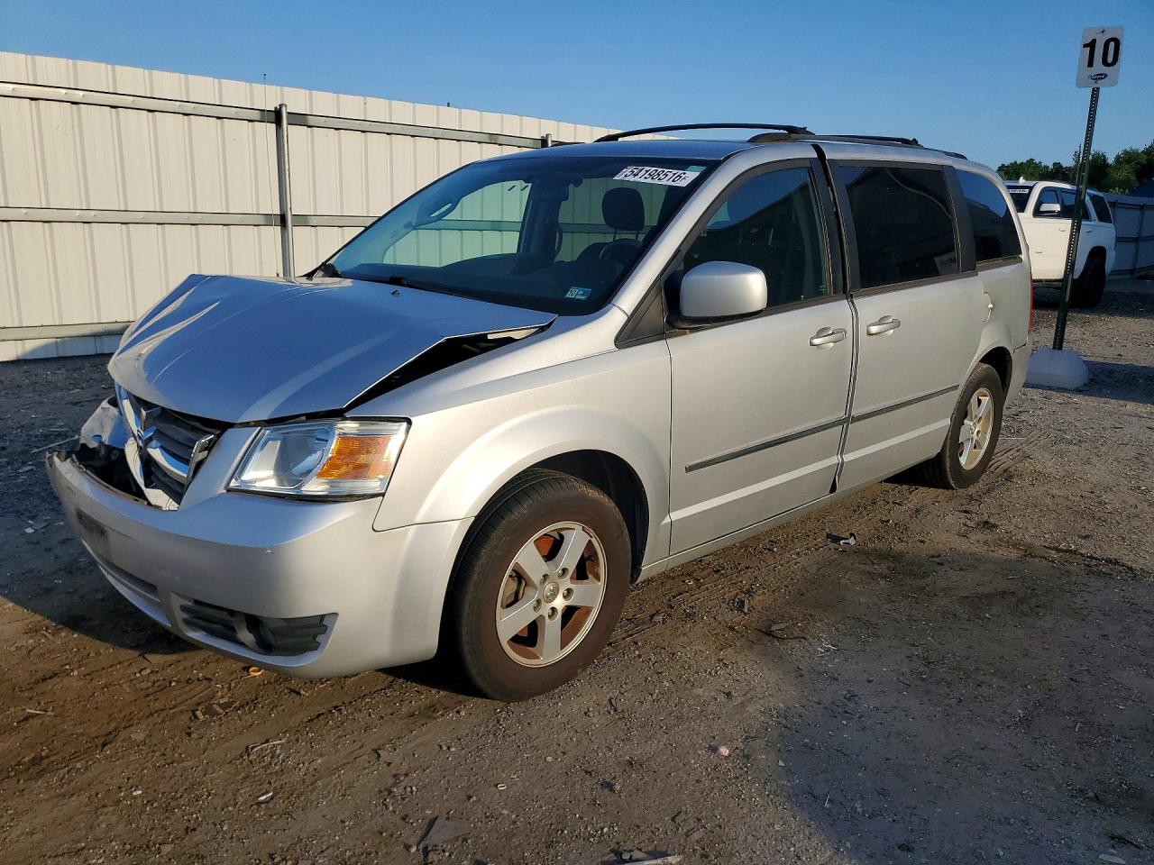 Salvage Dodge Caravan Image