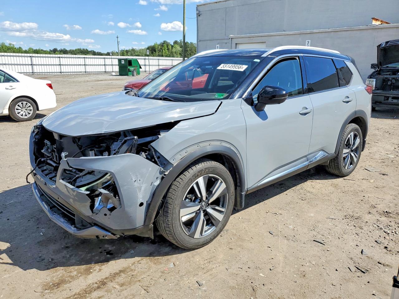 Salvage Nissan Rogue Image