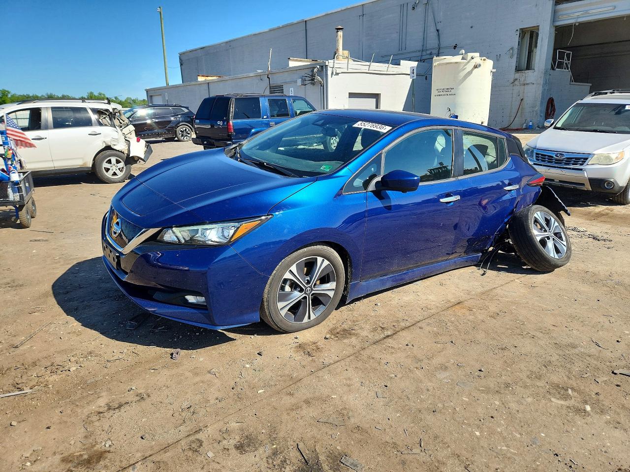 Salvage Nissan LEAF Image