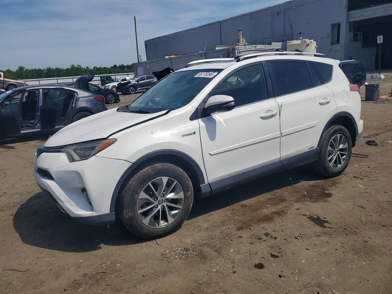 Salvage Toyota RAV4 Image