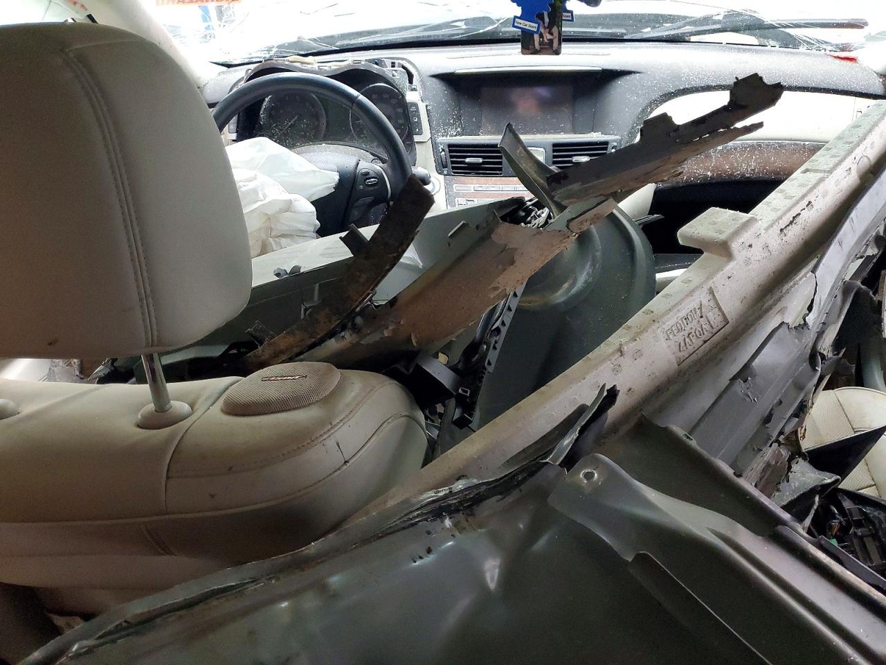 INFINITI Q70 5.6