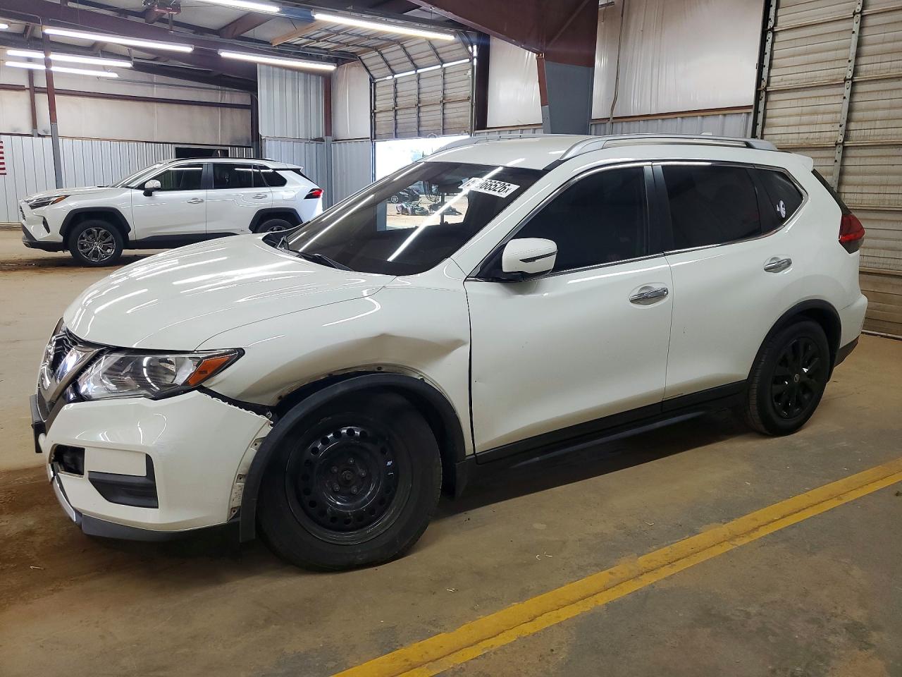 Salvage Nissan Rogue Image