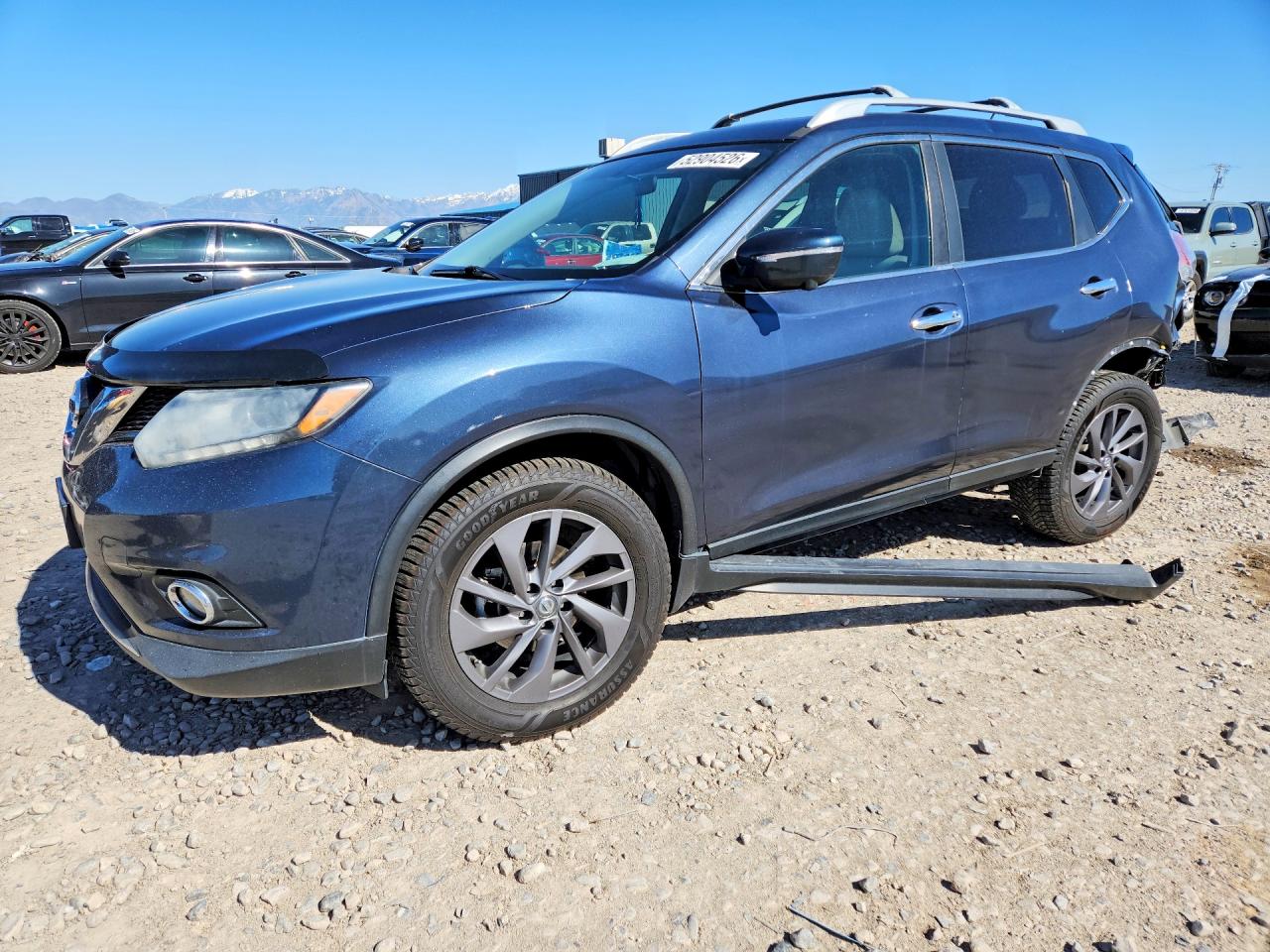 Salvage Nissan Rogue Image