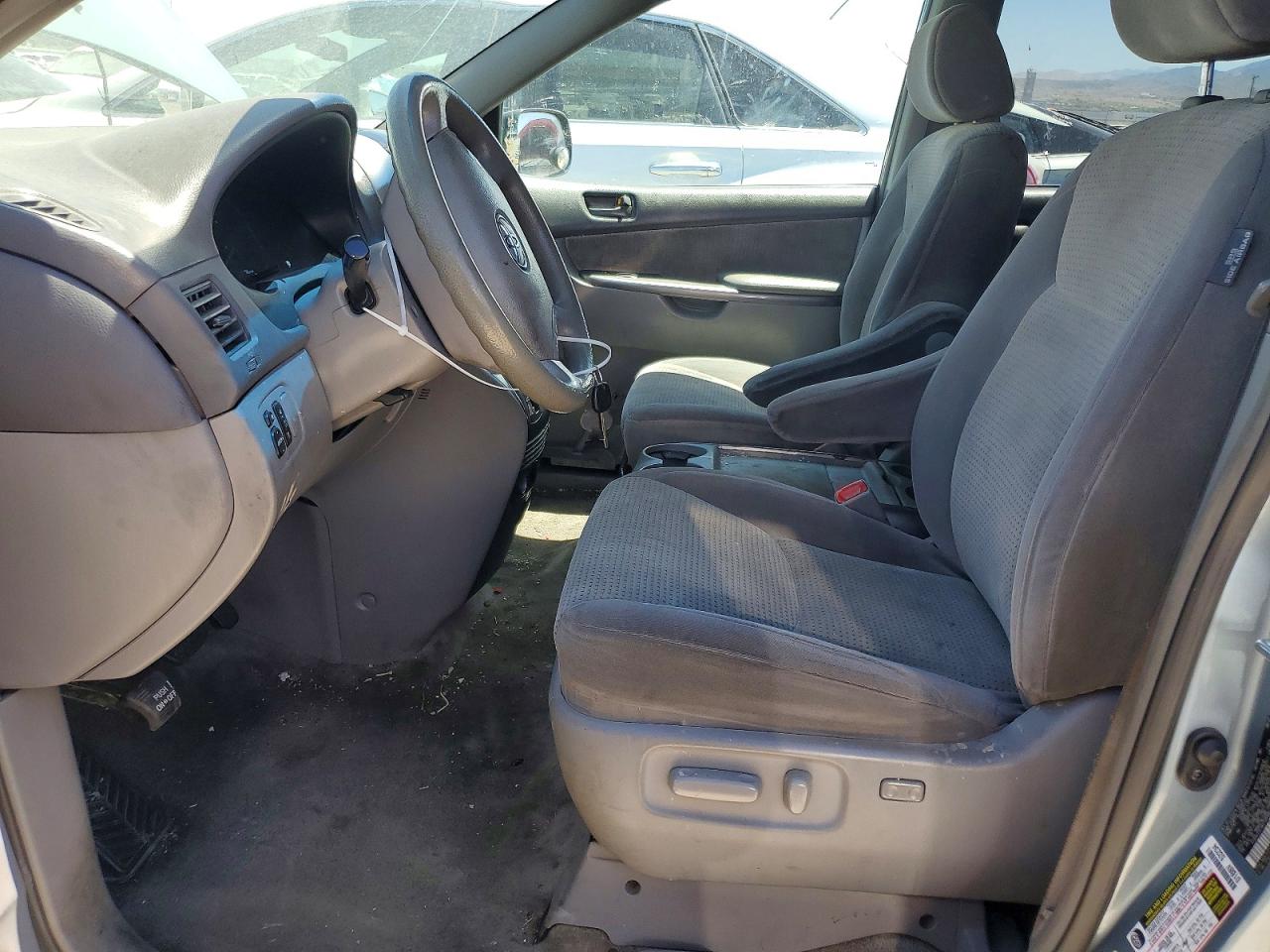 Toyota Sienna Le 8-passenger