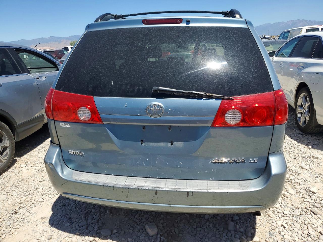 Toyota Sienna Le 8-passenger