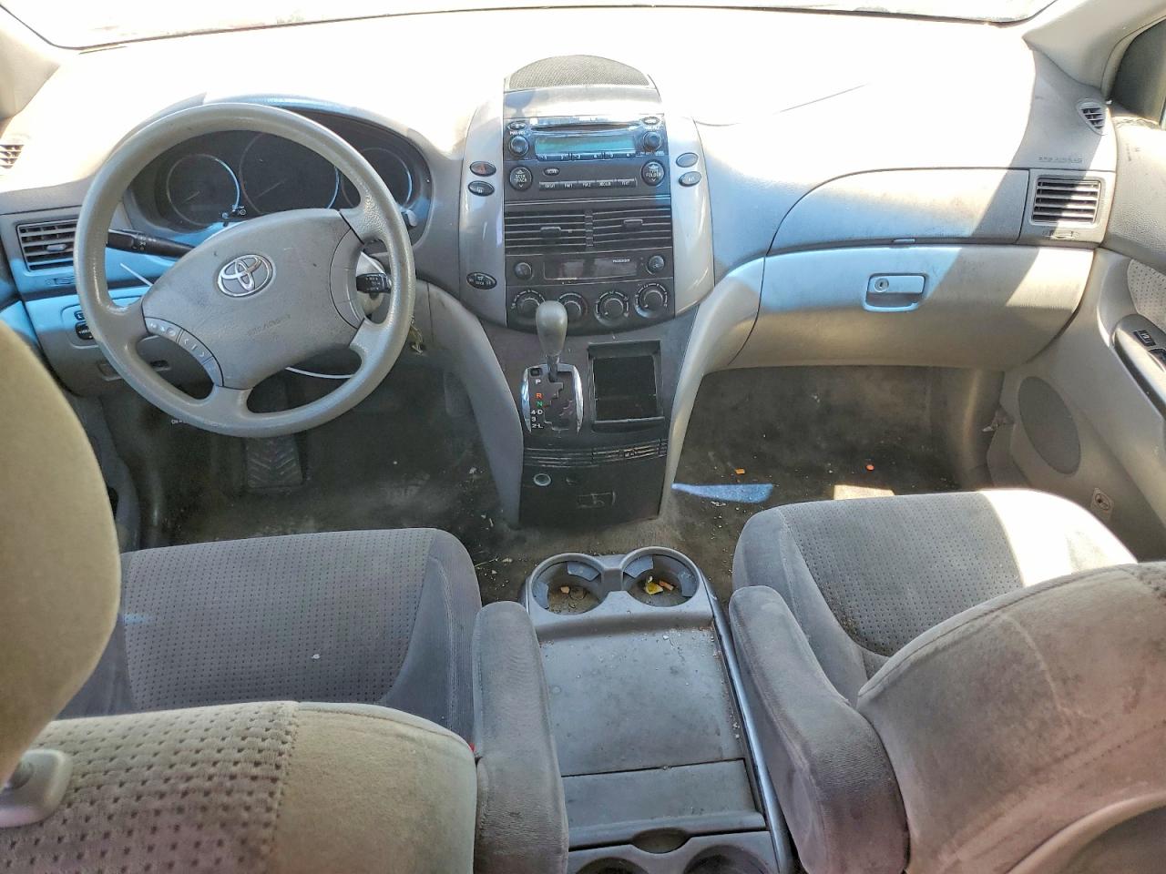 Toyota Sienna Le 8-passenger