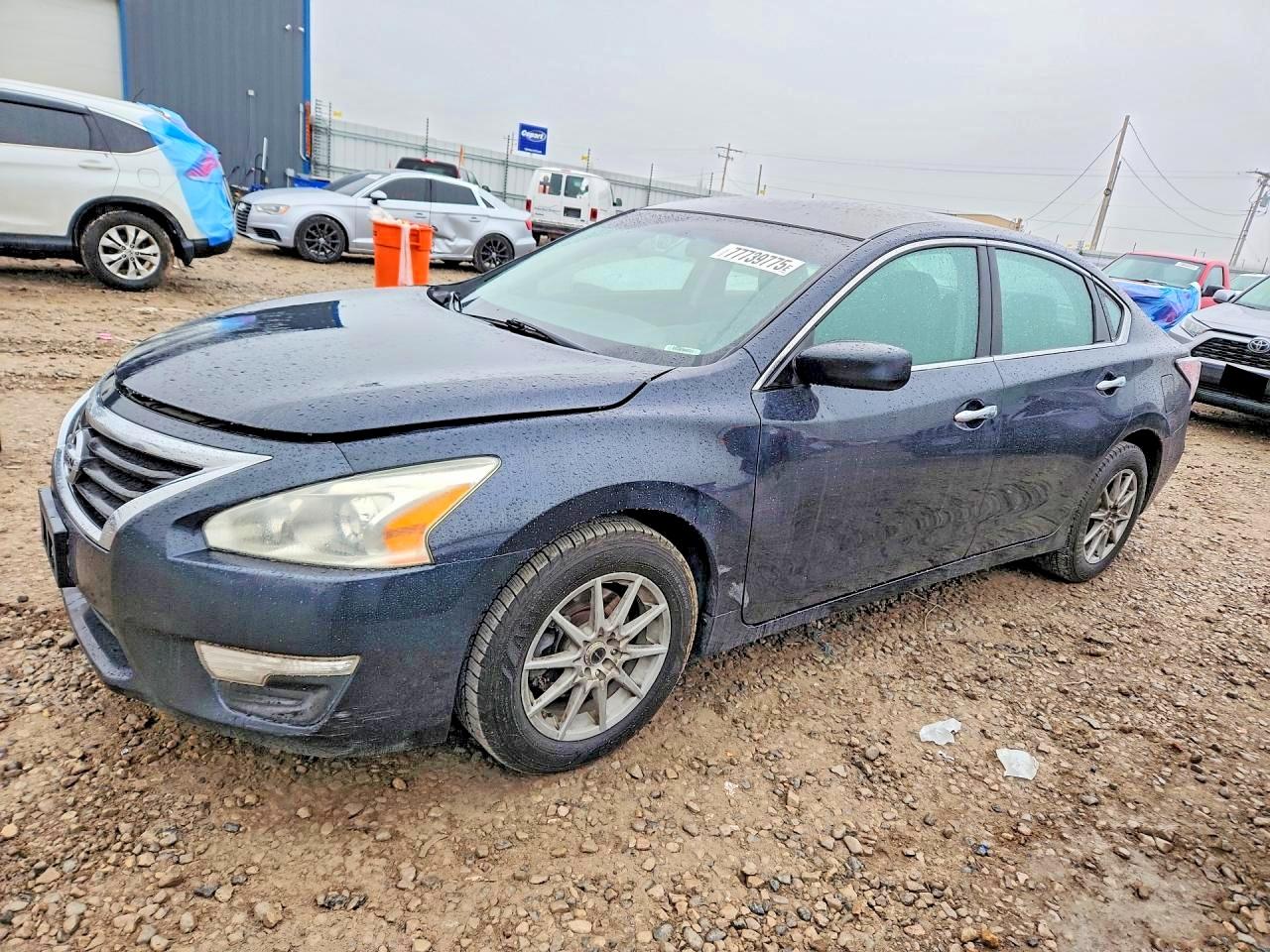 Salvage Nissan Altima Image
