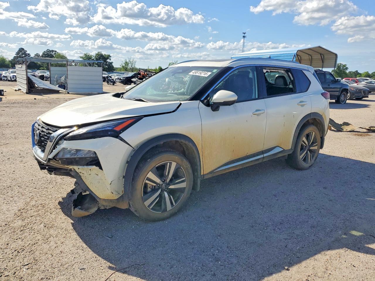 Salvage Nissan Rogue Image