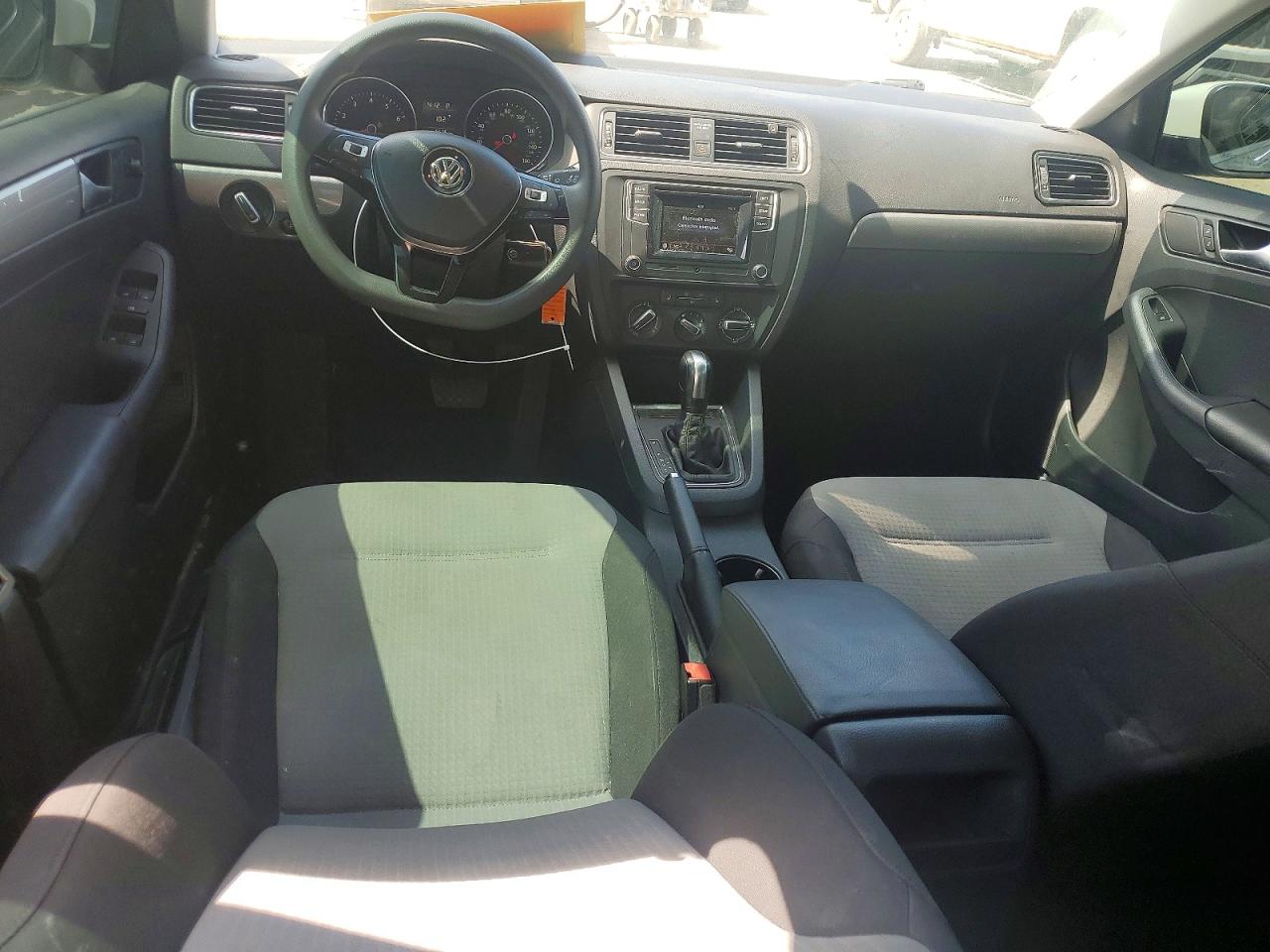 Volkswagen Jetta S