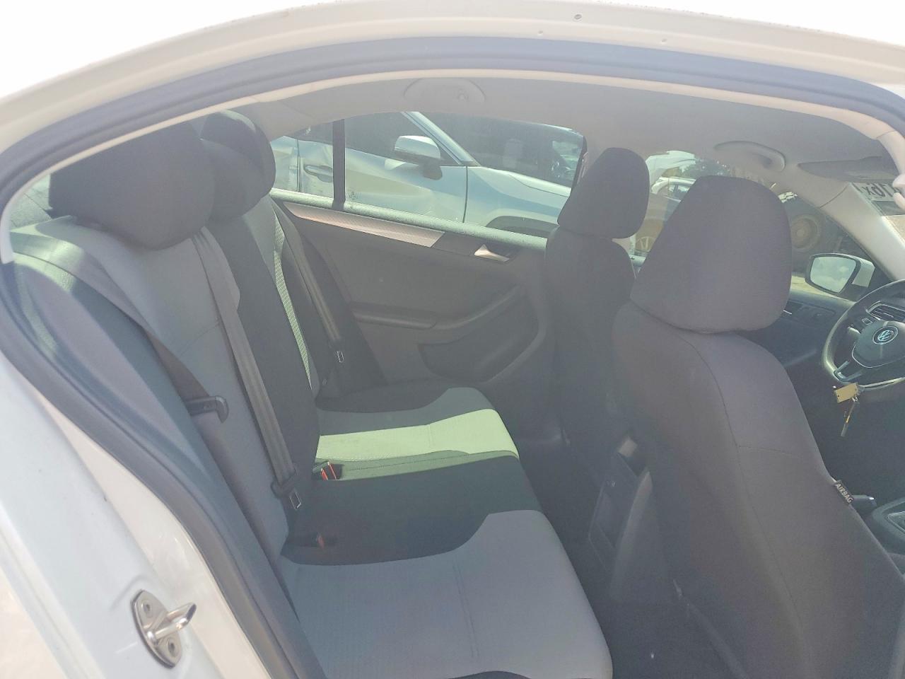Volkswagen Jetta S