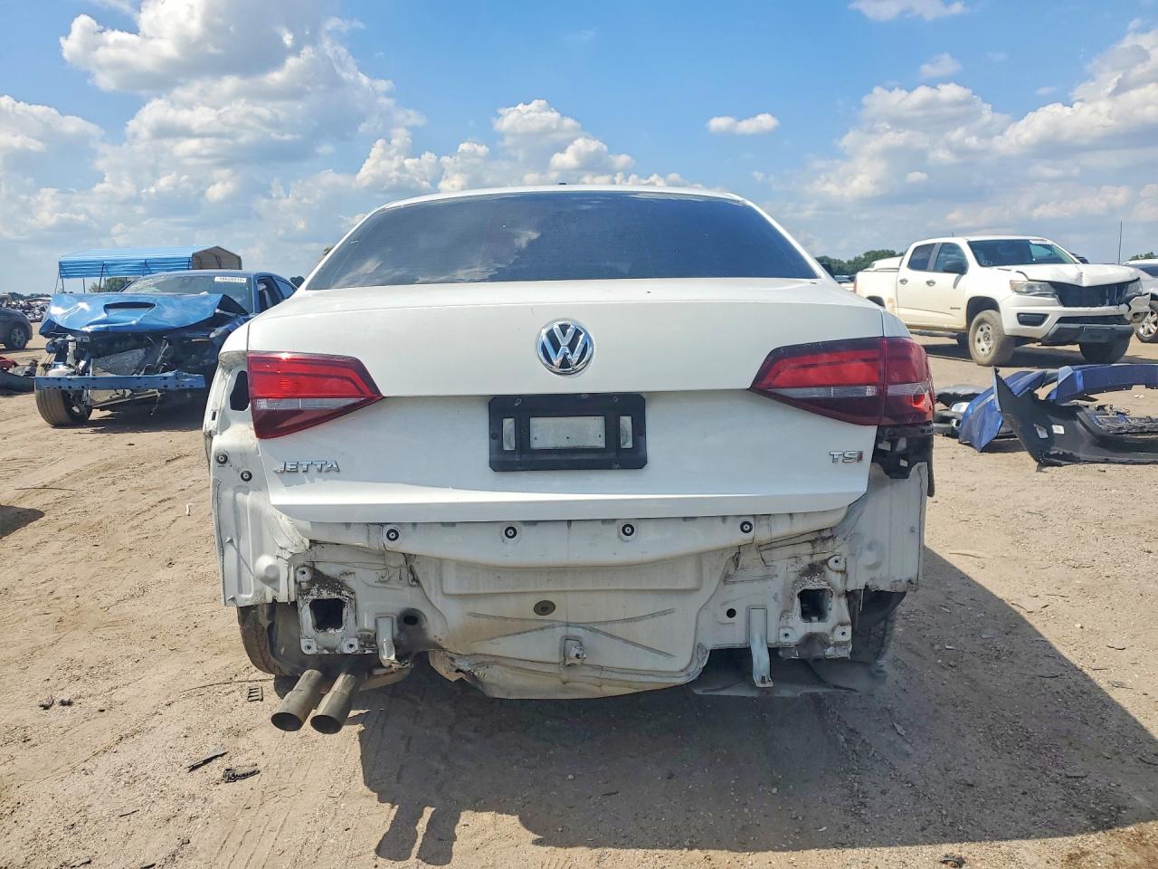 Volkswagen Jetta S