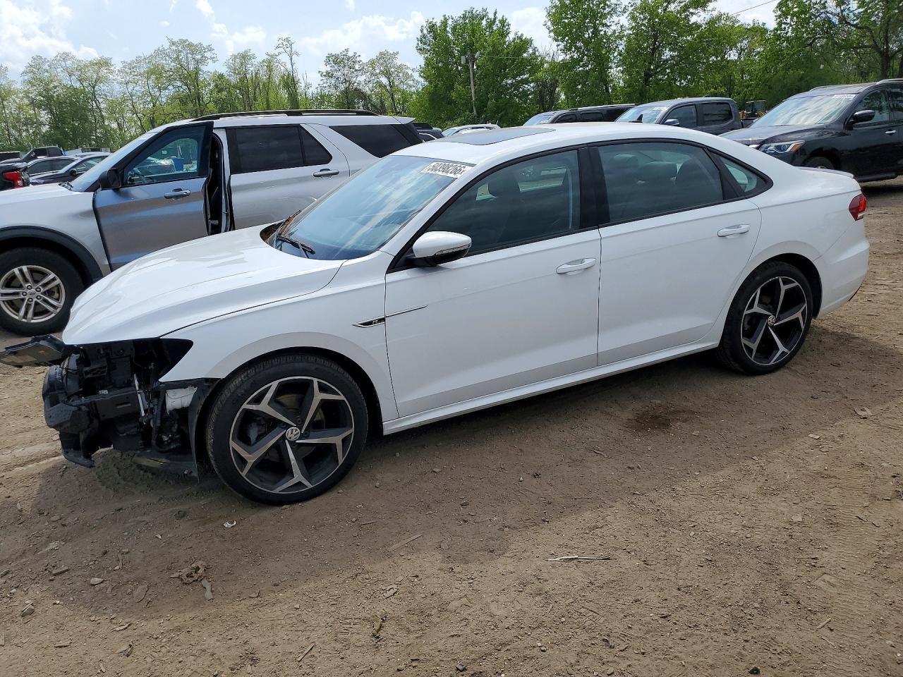 Salvage Volkswagen Passat Image