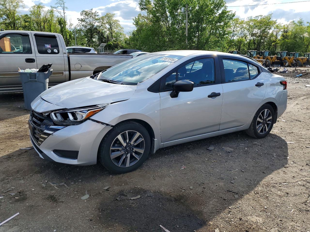 Salvage Nissan Versa Image