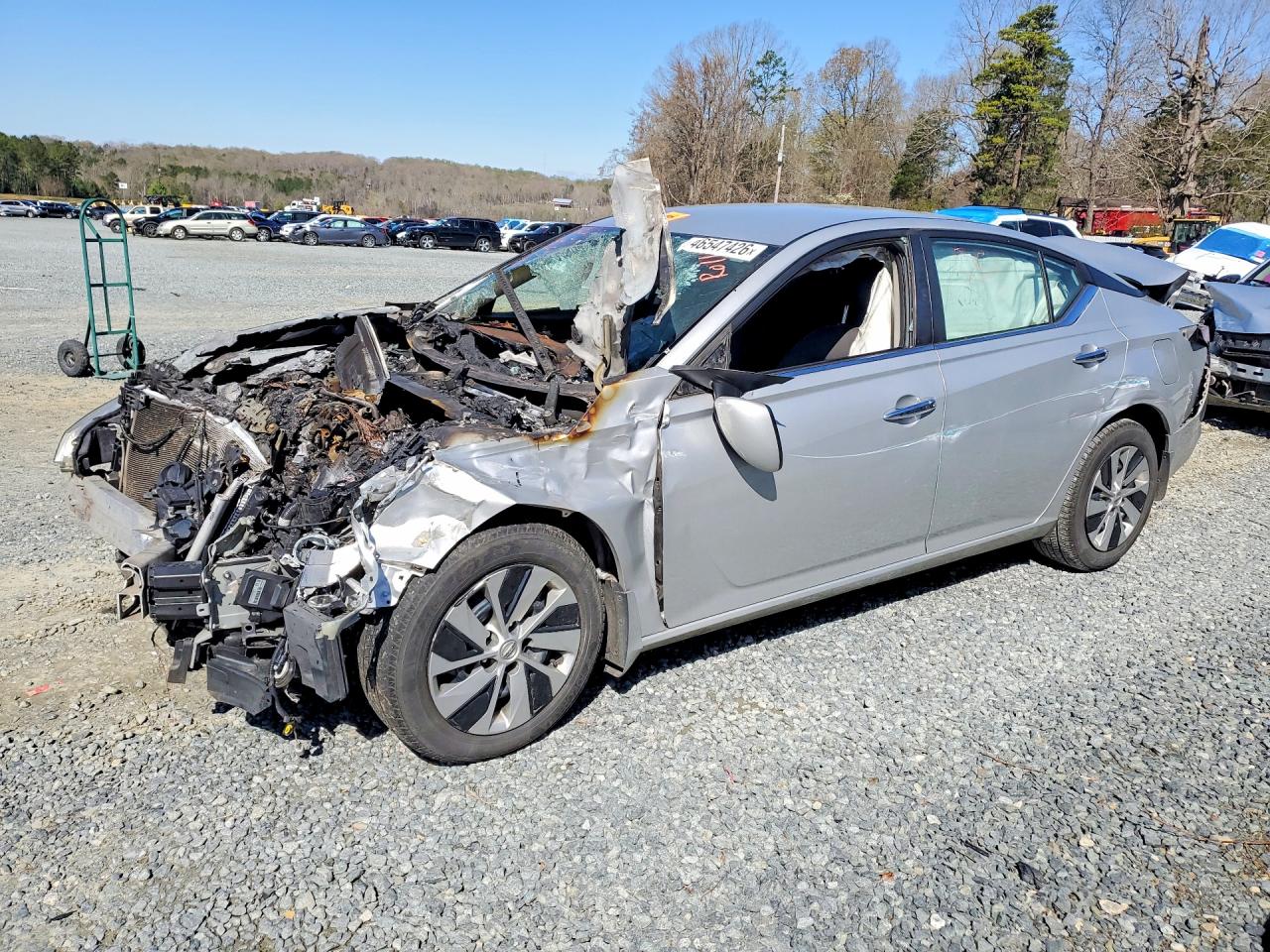 Salvage Nissan Altima Image