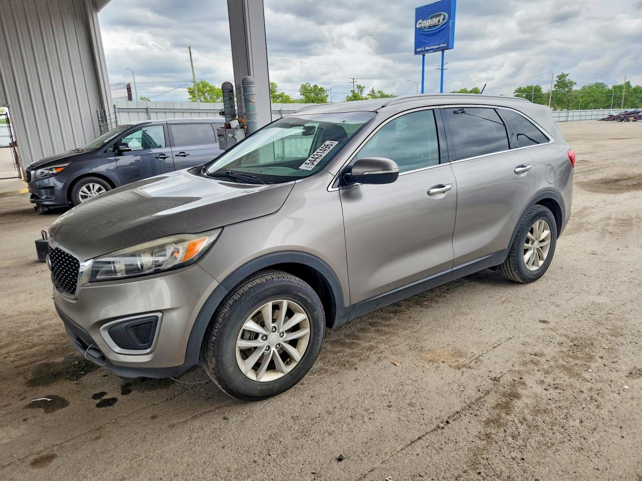Salvage Kia Sorento Image