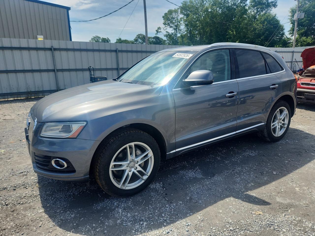 Salvage Audi Q5 Image