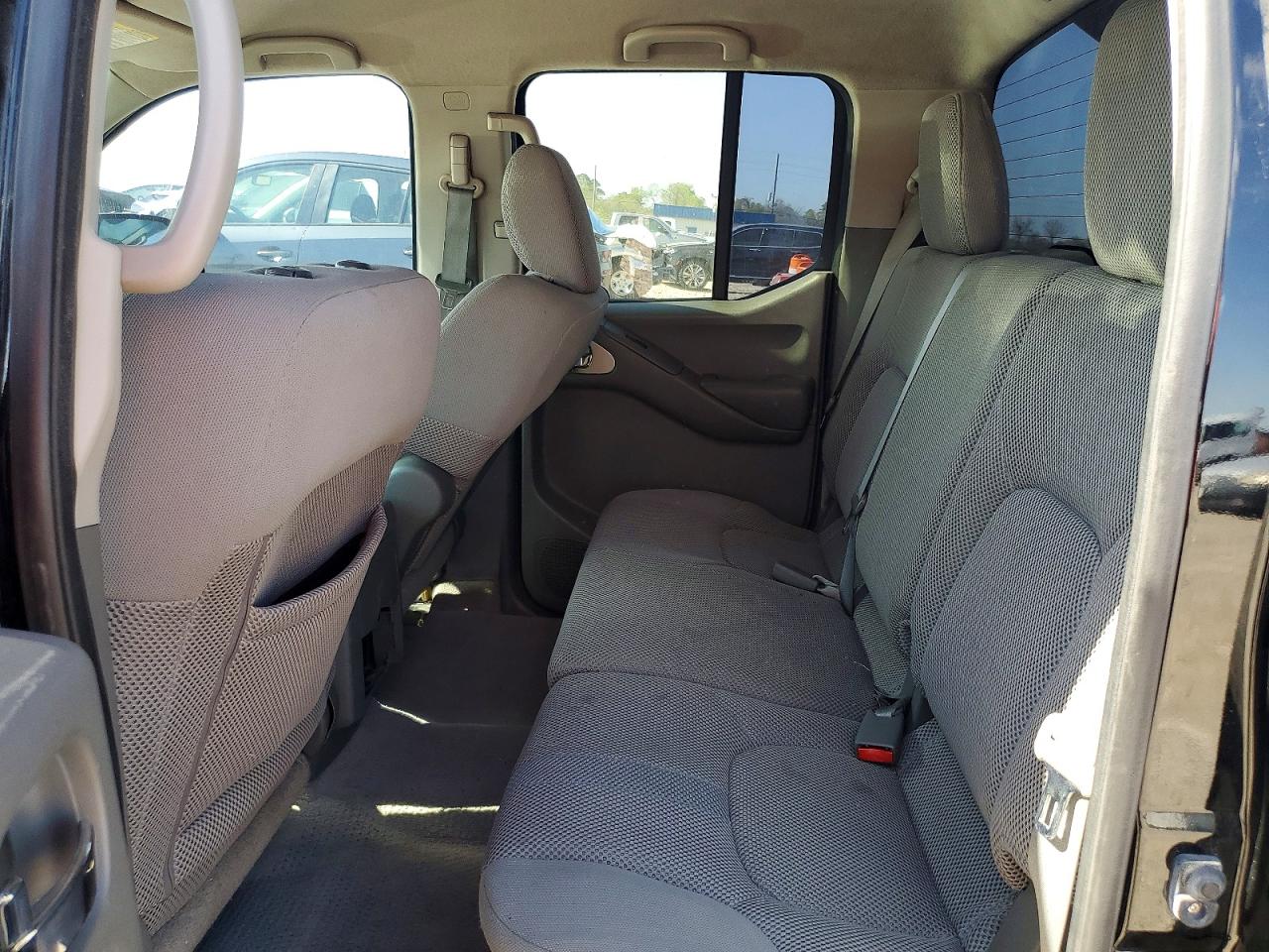 Nissan Frontier S