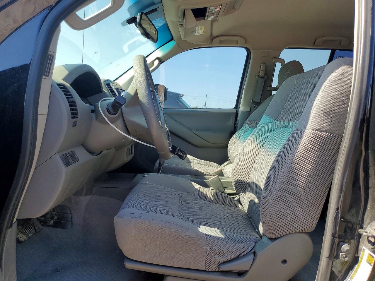 Nissan Frontier S