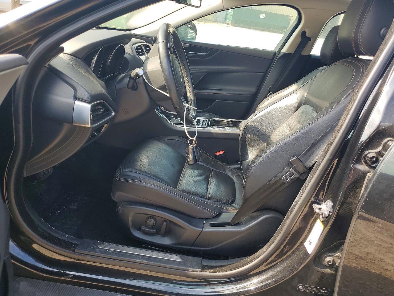Jaguar XE Prestige