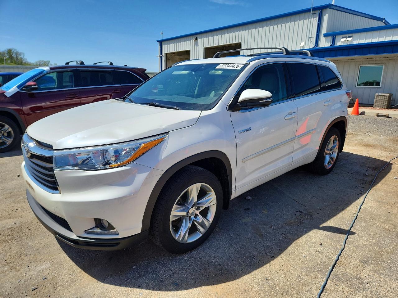 Salvage Toyota Highlander Image