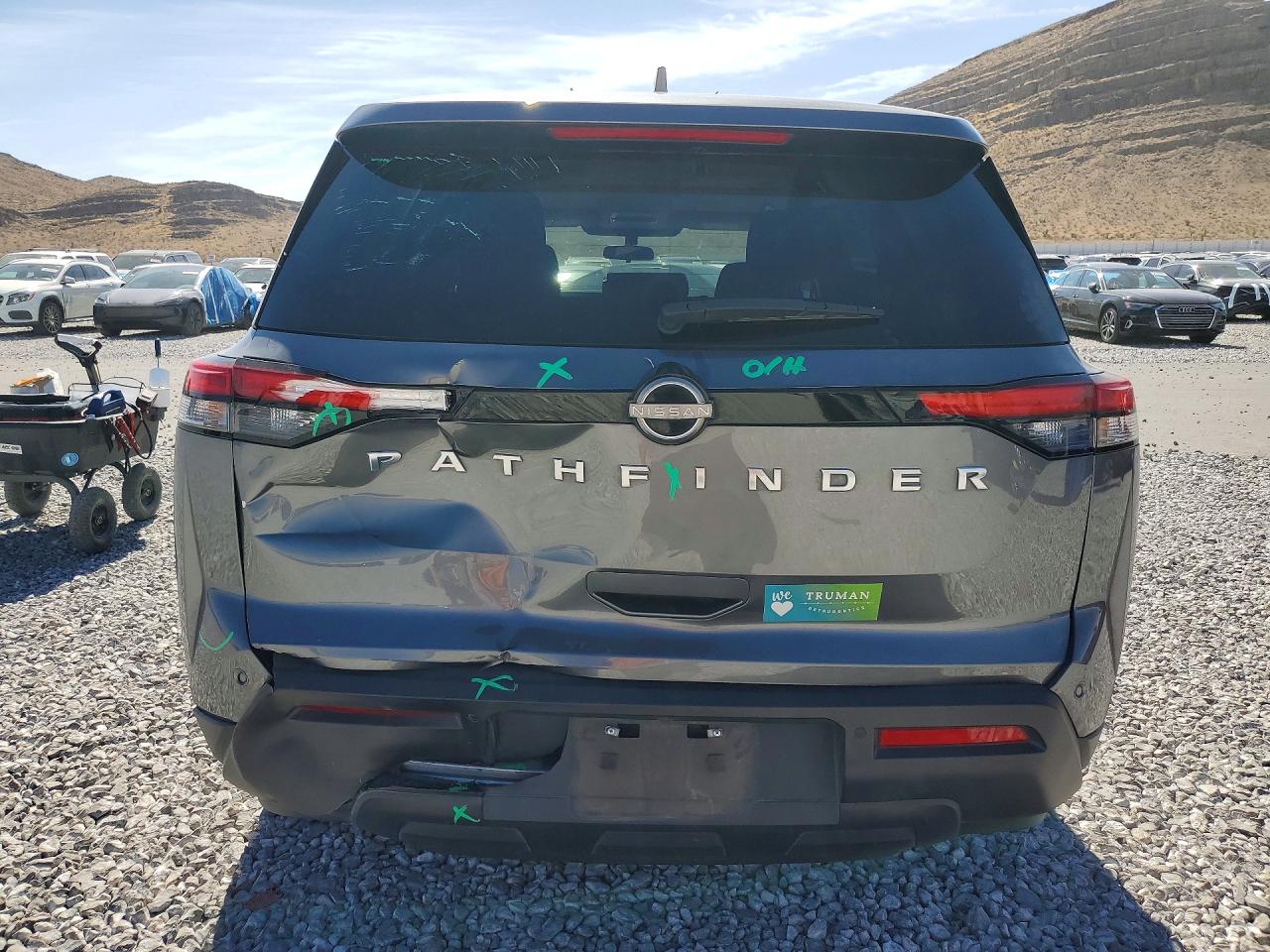 Nissan Pathfinder S