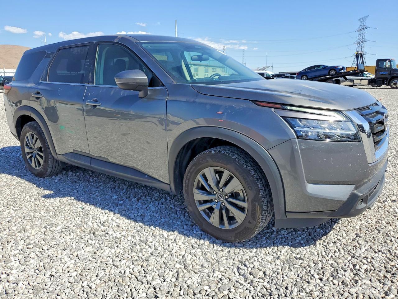Nissan Pathfinder S