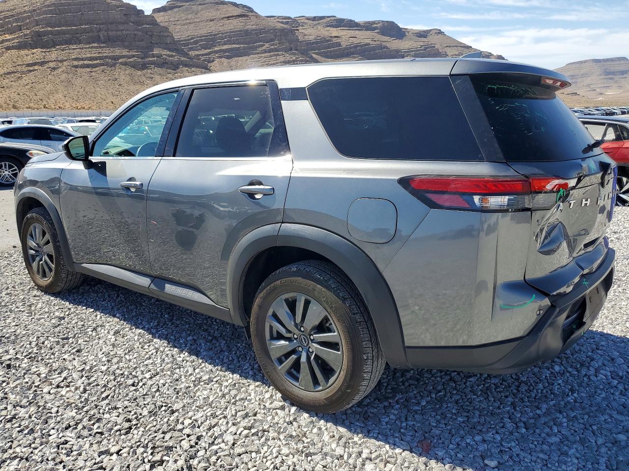 Nissan Pathfinder S