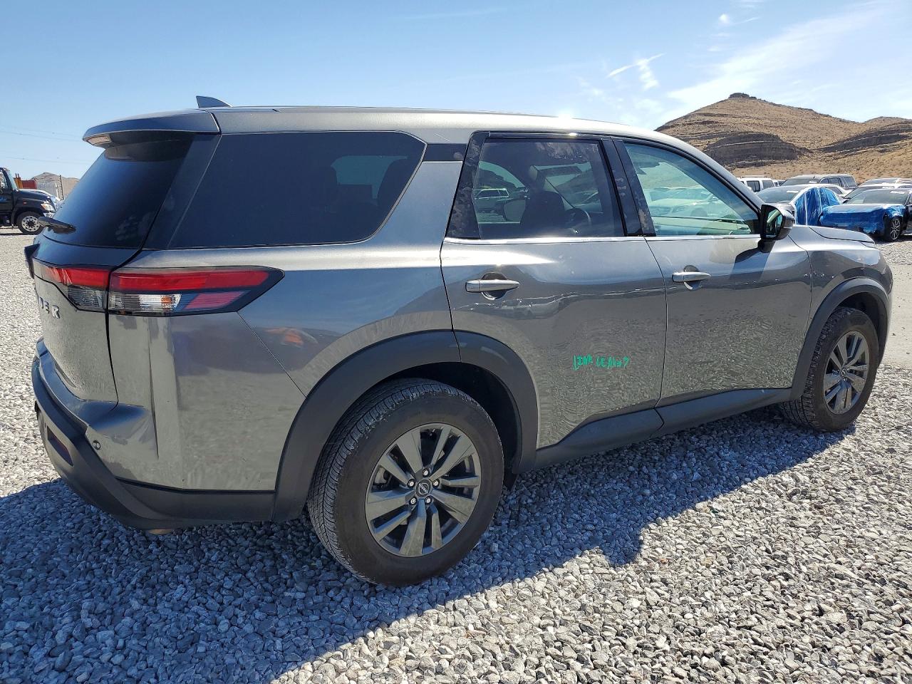 Nissan Pathfinder S