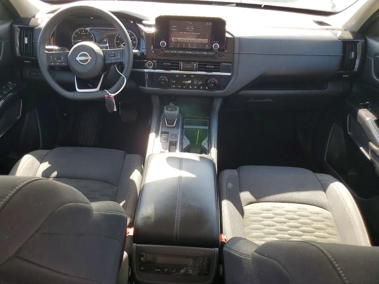 Nissan Pathfinder S