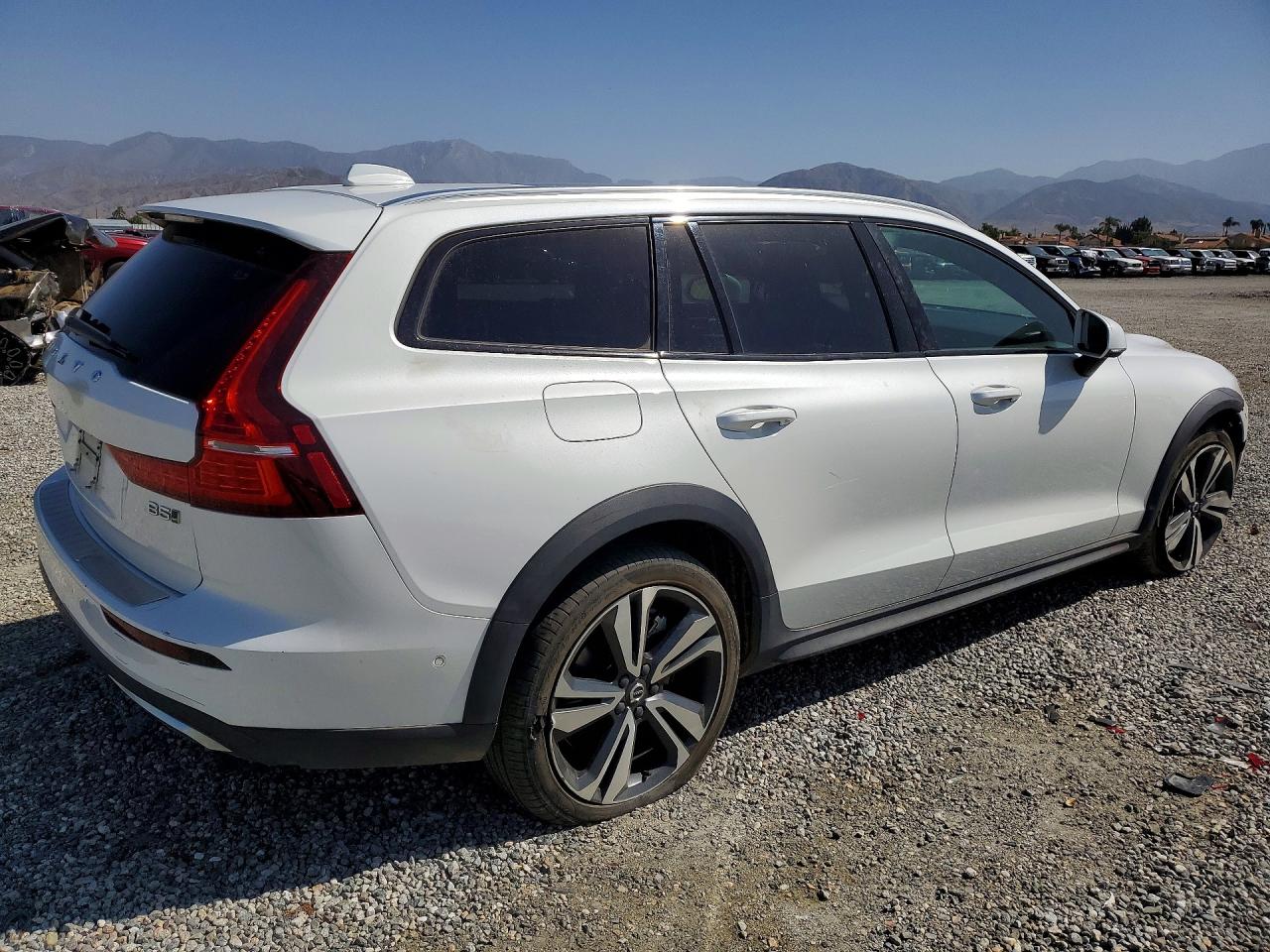 Volvo V60 Plus
