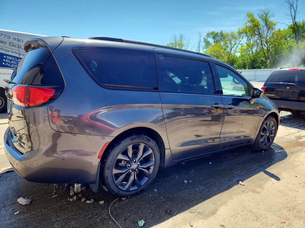 Chrysler Pacifica Limited