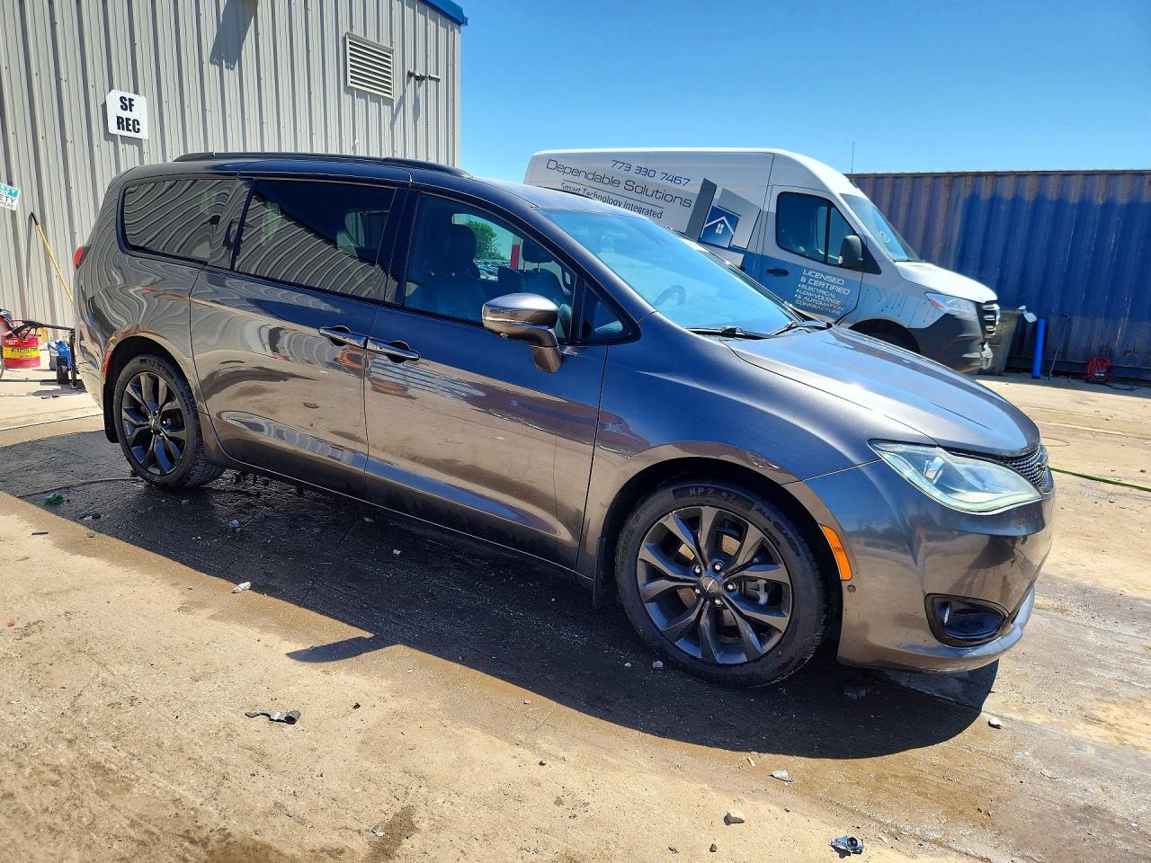 Chrysler Pacifica Limited