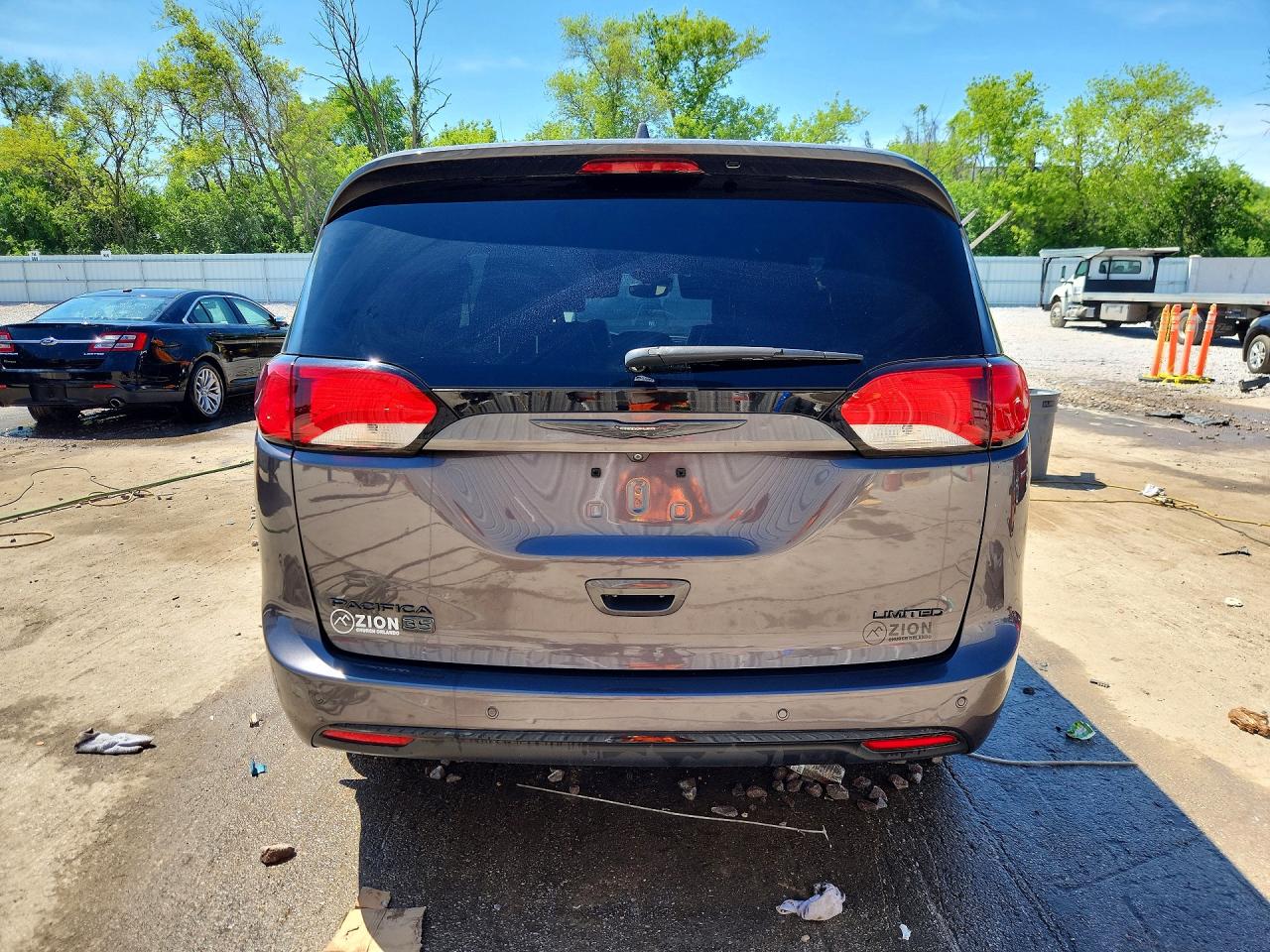 Chrysler Pacifica Limited