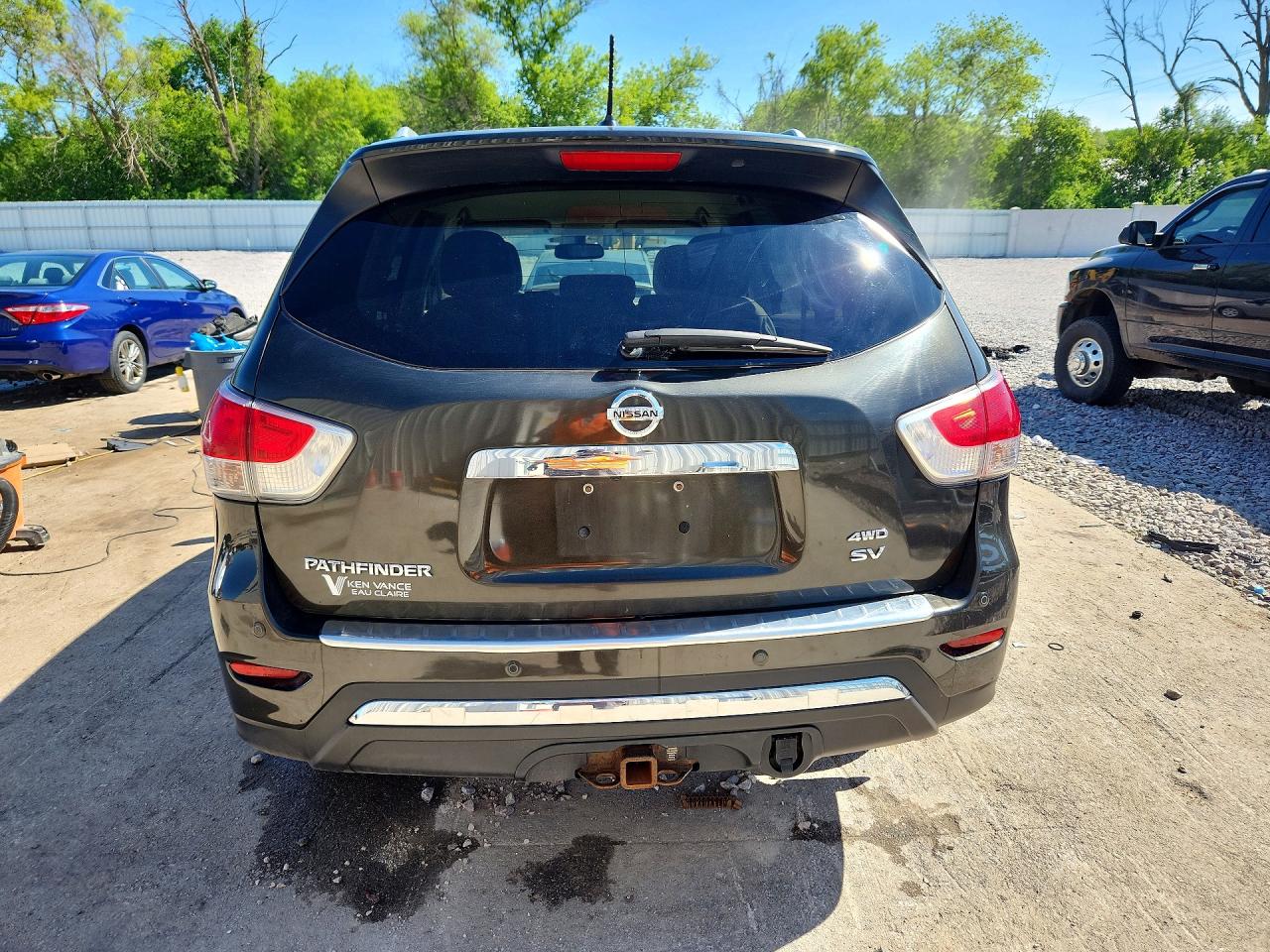 Nissan Pathfinder Sv