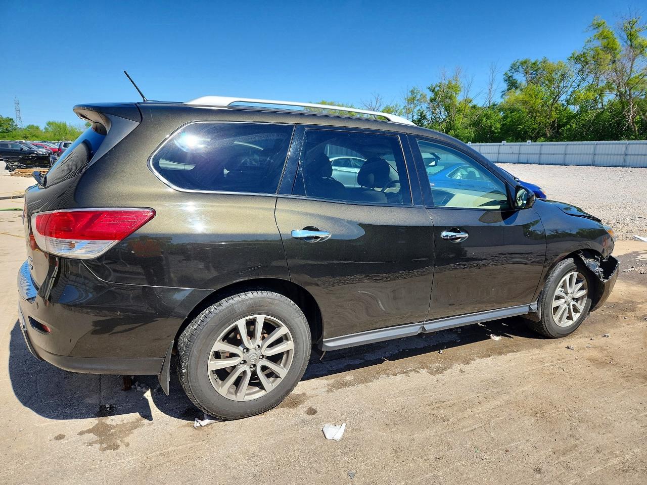 Nissan Pathfinder Sv